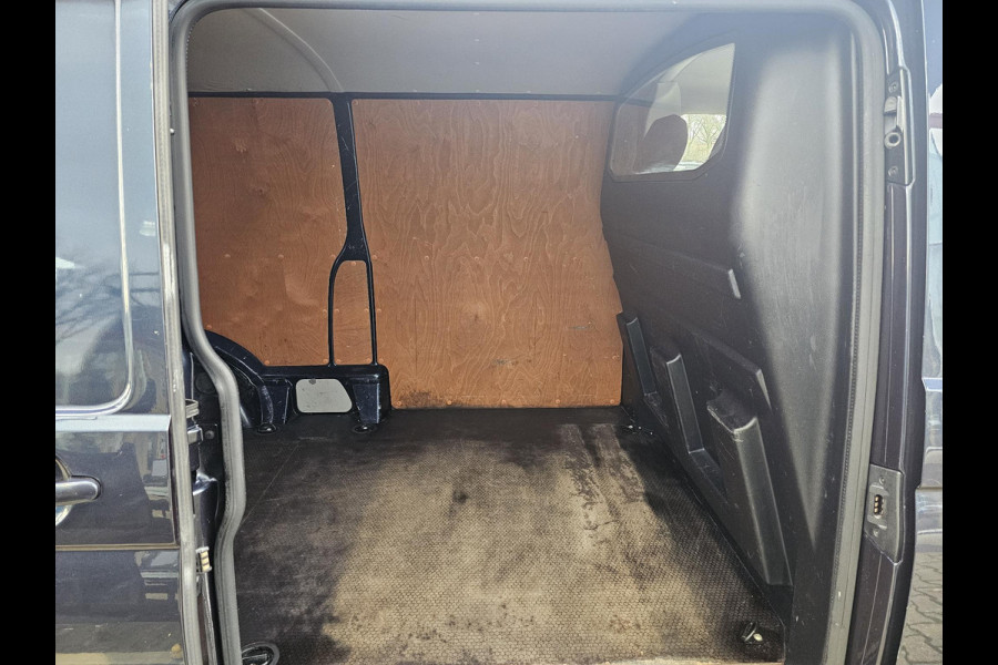 Volkswagen Transporter 2.0 TDI L2H1 Comfortline Plus 150 pk Automaat | Navigatie | Full led | Trekhaak | Side bars | Imperiaal | Adaptieve cruise control | Voorruitverwarming | 1ste eigenaar etc.