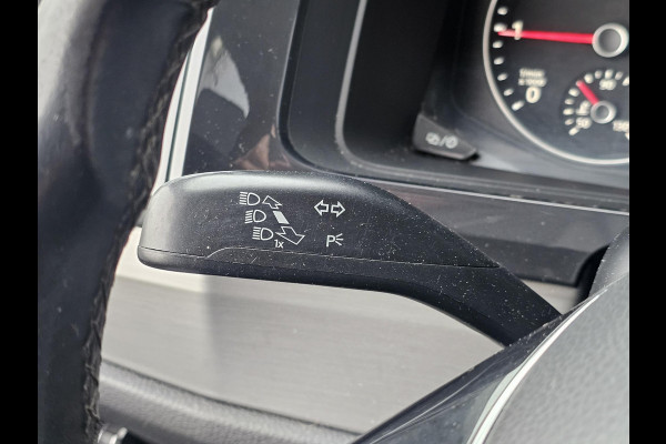 Volkswagen Transporter 2.0 TDI L2H1 Comfortline Plus 150 pk Automaat | Navigatie | Full led | Trekhaak | Side bars | Imperiaal | Adaptieve cruise control | Voorruitverwarming | 1ste eigenaar etc.