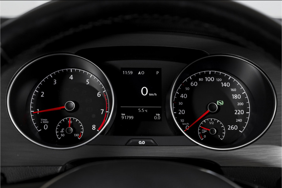 Volkswagen Golf Sportsvan 1.5 TSI ACT 130 PK Comfortline - Automaat | Adapt. Cruise | Stoelverw. | PDC | Camera | App.Connect + NAV. | ECC | DAB | Trekhaak | LM 16" |