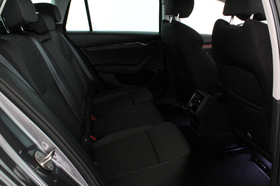 Škoda Octavia Combi Škoda 1.0 e-TSI Ambition > Trekhaak/Camera/Stoelverwarming/Sfeerverlichting.... | 4353|