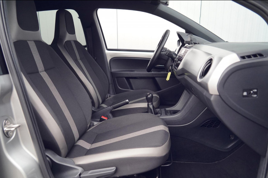 Volkswagen up! 1.0 TSI BMT high up! / NL-Auto / 90 PK / Camera / Beats Audio / Cruise / Airco / 15" LMV