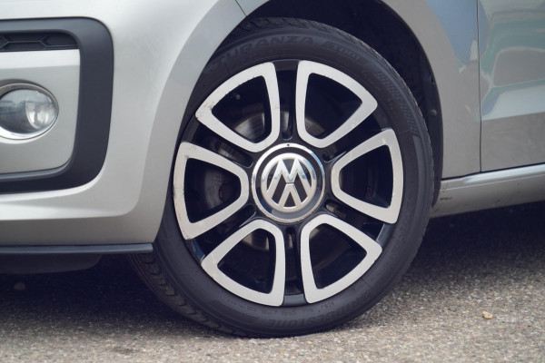 Volkswagen up! 1.0 TSI BMT high up! / NL-Auto / 90 PK / Camera / Beats Audio / Cruise / Airco / 15" LMV