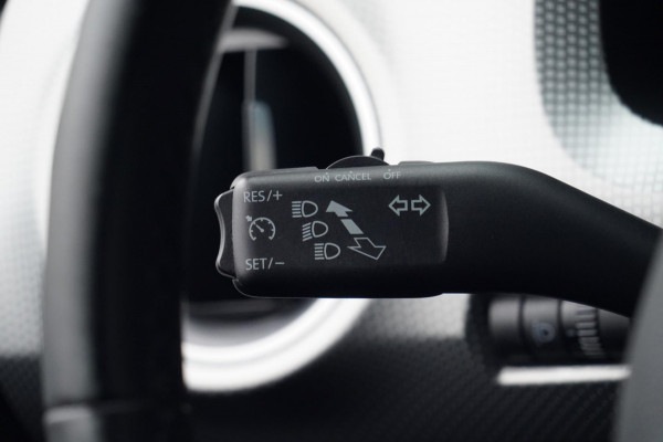 Volkswagen up! 1.0 TSI BMT high up! / NL-Auto / 90 PK / Camera / Beats Audio / Cruise / Airco / 15" LMV