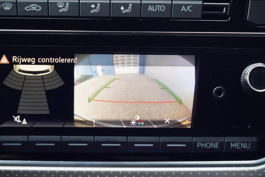 Volkswagen up! 1.0 TSI BMT high up! / NL-Auto / 90 PK / Camera / Beats Audio / Cruise / Airco / 15" LMV