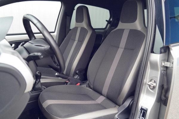 Volkswagen up! 1.0 TSI BMT high up! / NL-Auto / 90 PK / Camera / Beats Audio / Cruise / Airco / 15" LMV