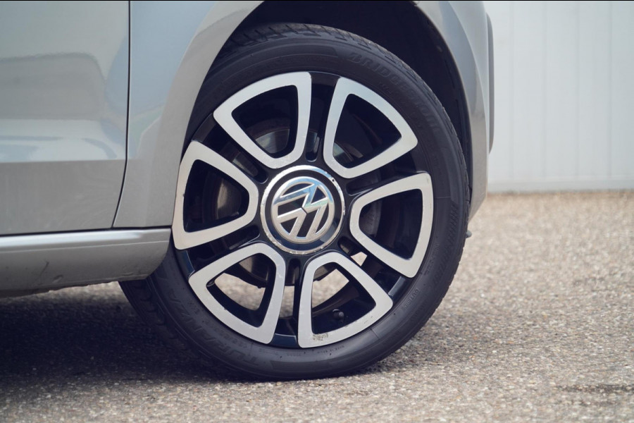 Volkswagen up! 1.0 TSI BMT high up! / NL-Auto / 90 PK / Camera / Beats Audio / Cruise / Airco / 15" LMV