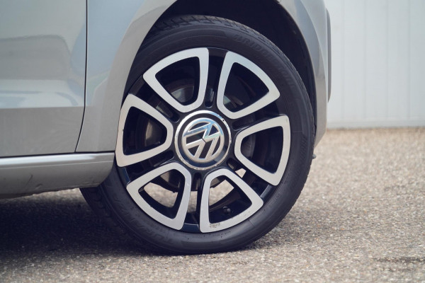 Volkswagen up! 1.0 TSI BMT high up! / NL-Auto / 90 PK / Camera / Beats Audio / Cruise / Airco / 15" LMV