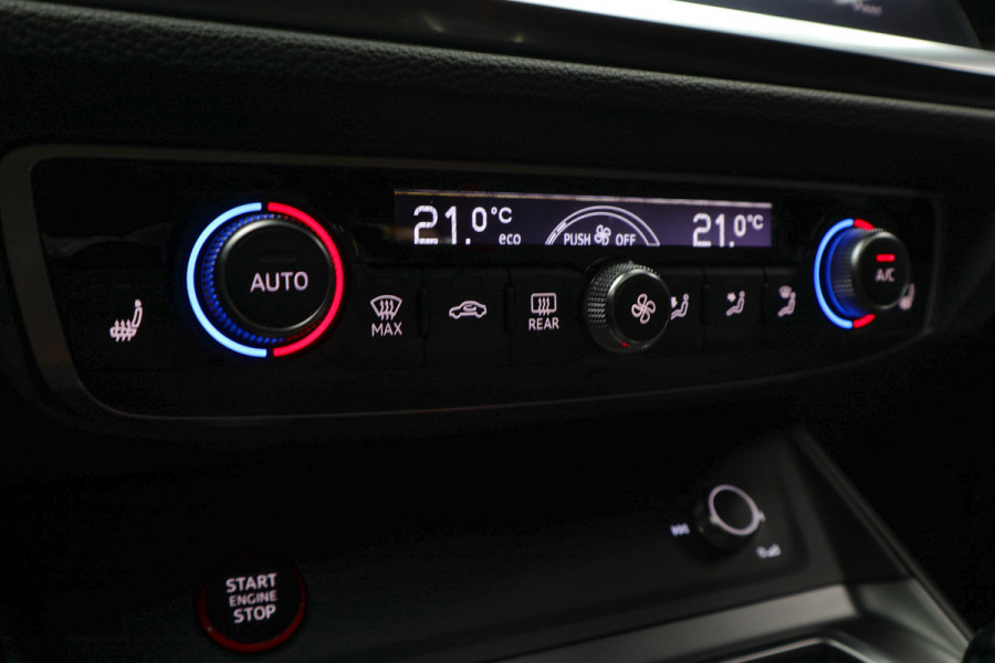 Audi RSQ3 Sportback TFSI RS 360° Panorama ACC Sonos Memory Leer Navi Sonos Climate voor en achter PDC 21" LM velgen Fabrieksgarantie t/m 2029!