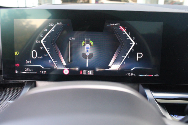 BMW 5 Serie Touring 520i M-SPORT | PANORAMA DAK | TREKHAAK ELEKTRISCH WEGKLAPBAAR | HARMAN KARDON AUDIO SYSTEM | SHADOW LINE PAKKET | ELEKTRISCH VERSTELBARE VOORSTOELEN MET GEHEUGENFUNCTIE | STOEL VENTILATIE VOOR | STOEL VERWARMING VOOR + ACHTER | 360° CAMERA | DRAADLOZE TELEFOONLADER | STAND VERWARMING | LEDEREN BEKLEDING "VEGANZA ZWART" | WARMTEWEREND GLAS | SPORT CHASSIS "M-TECHNIC" | INNOVATIE PAKKET: (HEAD UP DISPLAY/LIVE NAVIGATIE/INTERIEUR CAMERA/PARKEERSENSOREN VOOR+ACHTER/CONNECTED SERVICES) | DRAADLOZE APPLE CARPLAY/ANDROID AUTO | TRAVEL PAKKET (ELEKTRISCH BEDIENBARE ACH