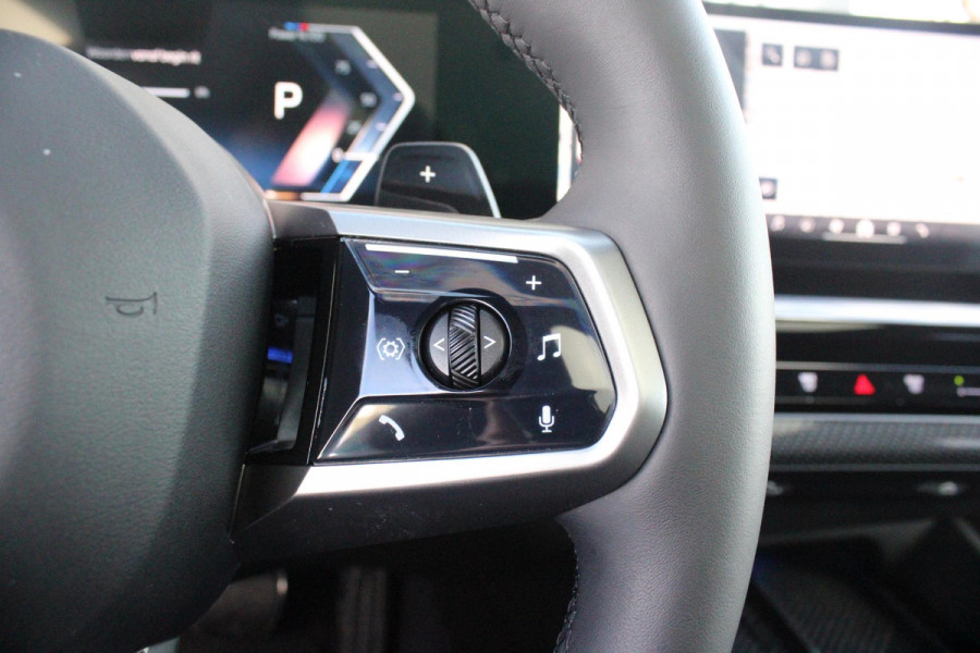 BMW 5 Serie Touring 520i M-SPORT | PANORAMA DAK | TREKHAAK ELEKTRISCH WEGKLAPBAAR | HARMAN KARDON AUDIO SYSTEM | SHADOW LINE PAKKET | ELEKTRISCH VERSTELBARE VOORSTOELEN MET GEHEUGENFUNCTIE | STOEL VENTILATIE VOOR | STOEL VERWARMING VOOR + ACHTER | 360° CAMERA | DRAADLOZE TELEFOONLADER | STAND VERWARMING | LEDEREN BEKLEDING "VEGANZA ZWART" | WARMTEWEREND GLAS | SPORT CHASSIS "M-TECHNIC" | INNOVATIE PAKKET: (HEAD UP DISPLAY/LIVE NAVIGATIE/INTERIEUR CAMERA/PARKEERSENSOREN VOOR+ACHTER/CONNECTED SERVICES) | DRAADLOZE APPLE CARPLAY/ANDROID AUTO | TRAVEL PAKKET (ELEKTRISCH BEDIENBARE ACH