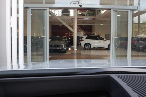 BMW 5 Serie Touring 520i M-SPORT | PANORAMA DAK | TREKHAAK ELEKTRISCH WEGKLAPBAAR | HARMAN KARDON AUDIO SYSTEM | SHADOW LINE PAKKET | ELEKTRISCH VERSTELBARE VOORSTOELEN MET GEHEUGENFUNCTIE | STOEL VENTILATIE VOOR | STOEL VERWARMING VOOR + ACHTER | 360° CAMERA | DRAADLOZE TELEFOONLADER | STAND VERWARMING | LEDEREN BEKLEDING "VEGANZA ZWART" | WARMTEWEREND GLAS | SPORT CHASSIS "M-TECHNIC" | INNOVATIE PAKKET: (HEAD UP DISPLAY/LIVE NAVIGATIE/INTERIEUR CAMERA/PARKEERSENSOREN VOOR+ACHTER/CONNECTED SERVICES) | DRAADLOZE APPLE CARPLAY/ANDROID AUTO | TRAVEL PAKKET (ELEKTRISCH BEDIENBARE ACH