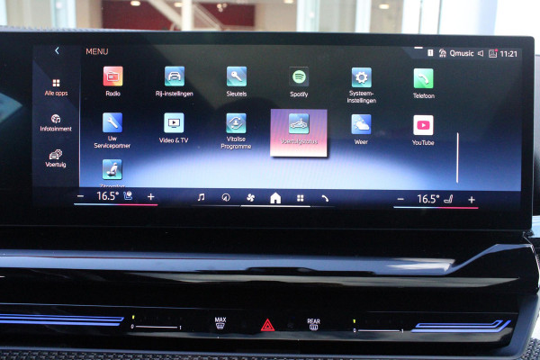 BMW 5 Serie Touring 520i M-SPORT | PANORAMA DAK | TREKHAAK ELEKTRISCH WEGKLAPBAAR | HARMAN KARDON AUDIO SYSTEM | SHADOW LINE PAKKET | ELEKTRISCH VERSTELBARE VOORSTOELEN MET GEHEUGENFUNCTIE | STOEL VENTILATIE VOOR | STOEL VERWARMING VOOR + ACHTER | 360° CAMERA | DRAADLOZE TELEFOONLADER | STAND VERWARMING | LEDEREN BEKLEDING "VEGANZA ZWART" | WARMTEWEREND GLAS | SPORT CHASSIS "M-TECHNIC" | INNOVATIE PAKKET: (HEAD UP DISPLAY/LIVE NAVIGATIE/INTERIEUR CAMERA/PARKEERSENSOREN VOOR+ACHTER/CONNECTED SERVICES) | DRAADLOZE APPLE CARPLAY/ANDROID AUTO | TRAVEL PAKKET (ELEKTRISCH BEDIENBARE ACH