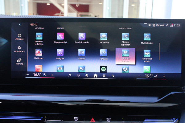 BMW 5 Serie Touring 520i M-SPORT | PANORAMA DAK | TREKHAAK ELEKTRISCH WEGKLAPBAAR | HARMAN KARDON AUDIO SYSTEM | SHADOW LINE PAKKET | ELEKTRISCH VERSTELBARE VOORSTOELEN MET GEHEUGENFUNCTIE | STOEL VENTILATIE VOOR | STOEL VERWARMING VOOR + ACHTER | 360° CAMERA | DRAADLOZE TELEFOONLADER | STAND VERWARMING | LEDEREN BEKLEDING "VEGANZA ZWART" | WARMTEWEREND GLAS | SPORT CHASSIS "M-TECHNIC" | INNOVATIE PAKKET: (HEAD UP DISPLAY/LIVE NAVIGATIE/INTERIEUR CAMERA/PARKEERSENSOREN VOOR+ACHTER/CONNECTED SERVICES) | DRAADLOZE APPLE CARPLAY/ANDROID AUTO | TRAVEL PAKKET (ELEKTRISCH BEDIENBARE ACH