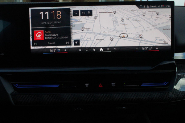 BMW 5 Serie Touring 520i M-SPORT | PANORAMA DAK | TREKHAAK ELEKTRISCH WEGKLAPBAAR | HARMAN KARDON AUDIO SYSTEM | SHADOW LINE PAKKET | ELEKTRISCH VERSTELBARE VOORSTOELEN MET GEHEUGENFUNCTIE | STOEL VENTILATIE VOOR | STOEL VERWARMING VOOR + ACHTER | 360° CAMERA | DRAADLOZE TELEFOONLADER | STAND VERWARMING | LEDEREN BEKLEDING "VEGANZA ZWART" | WARMTEWEREND GLAS | SPORT CHASSIS "M-TECHNIC" | INNOVATIE PAKKET: (HEAD UP DISPLAY/LIVE NAVIGATIE/INTERIEUR CAMERA/PARKEERSENSOREN VOOR+ACHTER/CONNECTED SERVICES) | DRAADLOZE APPLE CARPLAY/ANDROID AUTO | TRAVEL PAKKET (ELEKTRISCH BEDIENBARE ACH