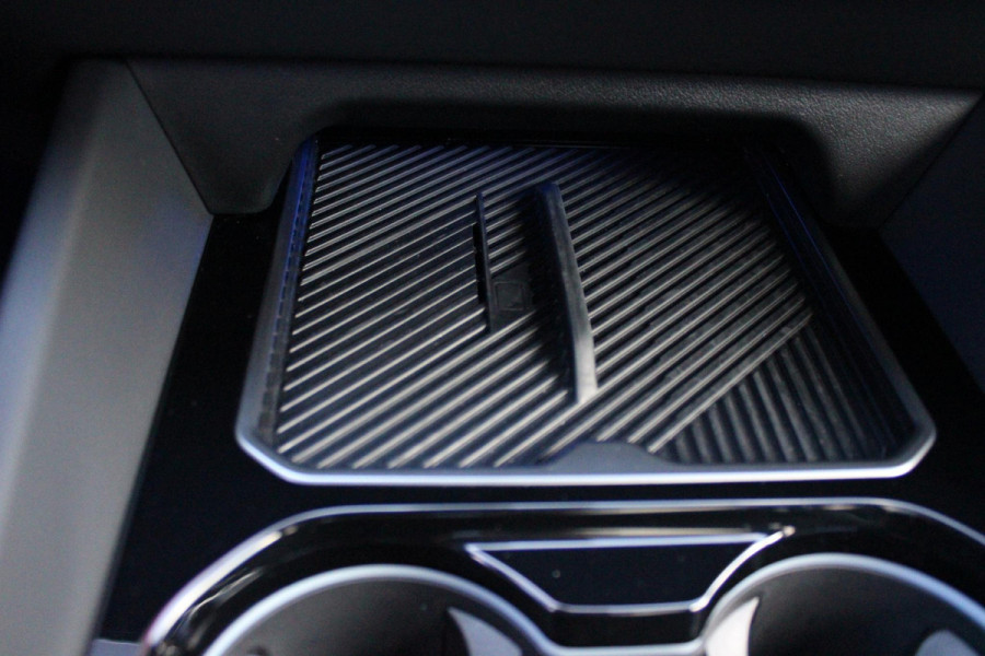 BMW 5 Serie Touring 520i M-SPORT | PANORAMA DAK | TREKHAAK ELEKTRISCH WEGKLAPBAAR | HARMAN KARDON AUDIO SYSTEM | SHADOW LINE PAKKET | ELEKTRISCH VERSTELBARE VOORSTOELEN MET GEHEUGENFUNCTIE | STOEL VENTILATIE VOOR | STOEL VERWARMING VOOR + ACHTER | 360° CAMERA | DRAADLOZE TELEFOONLADER | STAND VERWARMING | LEDEREN BEKLEDING "VEGANZA ZWART" | WARMTEWEREND GLAS | SPORT CHASSIS "M-TECHNIC" | INNOVATIE PAKKET: (HEAD UP DISPLAY/LIVE NAVIGATIE/INTERIEUR CAMERA/PARKEERSENSOREN VOOR+ACHTER/CONNECTED SERVICES) | DRAADLOZE APPLE CARPLAY/ANDROID AUTO | TRAVEL PAKKET (ELEKTRISCH BEDIENBARE ACH