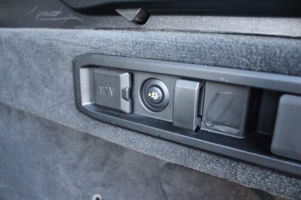 BMW 5 Serie Touring 520i M-SPORT | PANORAMA DAK | TREKHAAK ELEKTRISCH WEGKLAPBAAR | HARMAN KARDON AUDIO SYSTEM | SHADOW LINE PAKKET | ELEKTRISCH VERSTELBARE VOORSTOELEN MET GEHEUGENFUNCTIE | STOEL VENTILATIE VOOR | STOEL VERWARMING VOOR + ACHTER | 360° CAMERA | DRAADLOZE TELEFOONLADER | STAND VERWARMING | LEDEREN BEKLEDING "VEGANZA ZWART" | WARMTEWEREND GLAS | SPORT CHASSIS "M-TECHNIC" | INNOVATIE PAKKET: (HEAD UP DISPLAY/LIVE NAVIGATIE/INTERIEUR CAMERA/PARKEERSENSOREN VOOR+ACHTER/CONNECTED SERVICES) | DRAADLOZE APPLE CARPLAY/ANDROID AUTO | TRAVEL PAKKET (ELEKTRISCH BEDIENBARE ACH