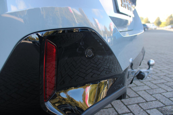 BMW 5 Serie Touring 520i M-SPORT | PANORAMA DAK | TREKHAAK ELEKTRISCH WEGKLAPBAAR | HARMAN KARDON AUDIO SYSTEM | SHADOW LINE PAKKET | ELEKTRISCH VERSTELBARE VOORSTOELEN MET GEHEUGENFUNCTIE | STOEL VENTILATIE VOOR | STOEL VERWARMING VOOR + ACHTER | 360° CAMERA | DRAADLOZE TELEFOONLADER | STAND VERWARMING | LEDEREN BEKLEDING "VEGANZA ZWART" | WARMTEWEREND GLAS | SPORT CHASSIS "M-TECHNIC" | INNOVATIE PAKKET: (HEAD UP DISPLAY/LIVE NAVIGATIE/INTERIEUR CAMERA/PARKEERSENSOREN VOOR+ACHTER/CONNECTED SERVICES) | DRAADLOZE APPLE CARPLAY/ANDROID AUTO | TRAVEL PAKKET (ELEKTRISCH BEDIENBARE ACH