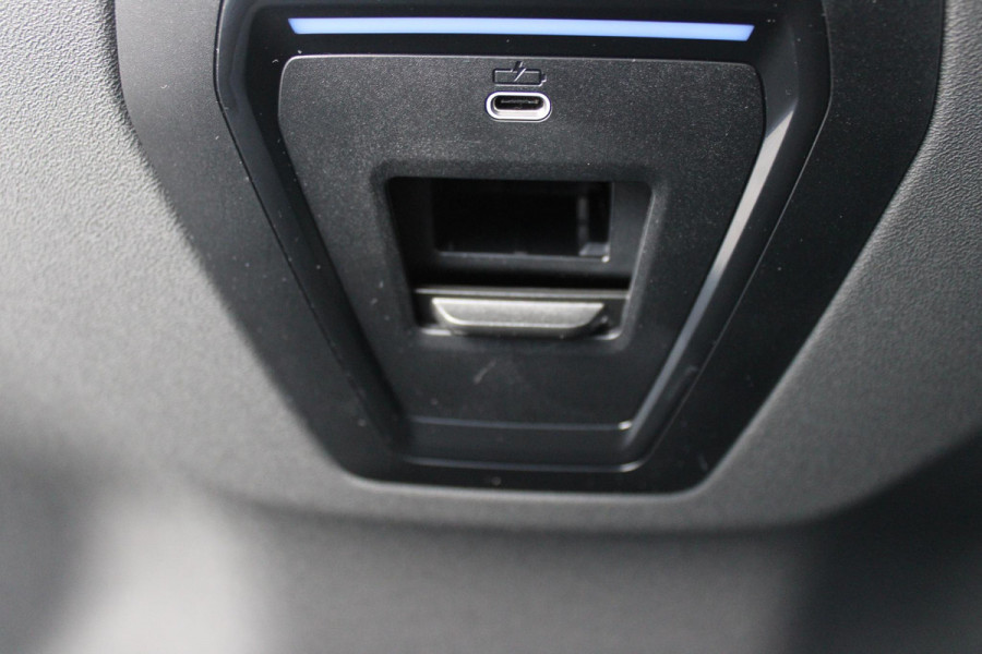 BMW 5 Serie Touring 520i M-SPORT | PANORAMA DAK | TREKHAAK ELEKTRISCH WEGKLAPBAAR | HARMAN KARDON AUDIO SYSTEM | SHADOW LINE PAKKET | ELEKTRISCH VERSTELBARE VOORSTOELEN MET GEHEUGENFUNCTIE | STOEL VENTILATIE VOOR | STOEL VERWARMING VOOR + ACHTER | 360° CAMERA | DRAADLOZE TELEFOONLADER | STAND VERWARMING | LEDEREN BEKLEDING "VEGANZA ZWART" | WARMTEWEREND GLAS | SPORT CHASSIS "M-TECHNIC" | INNOVATIE PAKKET: (HEAD UP DISPLAY/LIVE NAVIGATIE/INTERIEUR CAMERA/PARKEERSENSOREN VOOR+ACHTER/CONNECTED SERVICES) | DRAADLOZE APPLE CARPLAY/ANDROID AUTO | TRAVEL PAKKET (ELEKTRISCH BEDIENBARE ACH