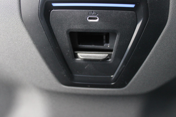 BMW 5 Serie Touring 520i M-SPORT | PANORAMA DAK | TREKHAAK ELEKTRISCH WEGKLAPBAAR | HARMAN KARDON AUDIO SYSTEM | SHADOW LINE PAKKET | ELEKTRISCH VERSTELBARE VOORSTOELEN MET GEHEUGENFUNCTIE | STOEL VENTILATIE VOOR | STOEL VERWARMING VOOR + ACHTER | 360° CAMERA | DRAADLOZE TELEFOONLADER | STAND VERWARMING | LEDEREN BEKLEDING "VEGANZA ZWART" | WARMTEWEREND GLAS | SPORT CHASSIS "M-TECHNIC" | INNOVATIE PAKKET: (HEAD UP DISPLAY/LIVE NAVIGATIE/INTERIEUR CAMERA/PARKEERSENSOREN VOOR+ACHTER/CONNECTED SERVICES) | DRAADLOZE APPLE CARPLAY/ANDROID AUTO | TRAVEL PAKKET (ELEKTRISCH BEDIENBARE ACH