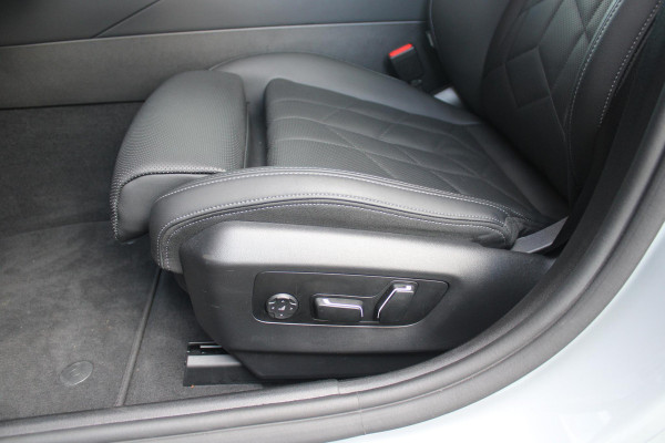 BMW 5 Serie Touring 520i M-SPORT | PANORAMA DAK | TREKHAAK ELEKTRISCH WEGKLAPBAAR | HARMAN KARDON AUDIO SYSTEM | SHADOW LINE PAKKET | ELEKTRISCH VERSTELBARE VOORSTOELEN MET GEHEUGENFUNCTIE | STOEL VENTILATIE VOOR | STOEL VERWARMING VOOR + ACHTER | 360° CAMERA | DRAADLOZE TELEFOONLADER | STAND VERWARMING | LEDEREN BEKLEDING "VEGANZA ZWART" | WARMTEWEREND GLAS | SPORT CHASSIS "M-TECHNIC" | INNOVATIE PAKKET: (HEAD UP DISPLAY/LIVE NAVIGATIE/INTERIEUR CAMERA/PARKEERSENSOREN VOOR+ACHTER/CONNECTED SERVICES) | DRAADLOZE APPLE CARPLAY/ANDROID AUTO | TRAVEL PAKKET (ELEKTRISCH BEDIENBARE ACH