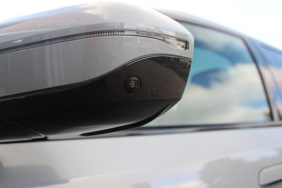 BMW 5 Serie Touring 520i M-SPORT | PANORAMA DAK | TREKHAAK ELEKTRISCH WEGKLAPBAAR | HARMAN KARDON AUDIO SYSTEM | SHADOW LINE PAKKET | ELEKTRISCH VERSTELBARE VOORSTOELEN MET GEHEUGENFUNCTIE | STOEL VENTILATIE VOOR | STOEL VERWARMING VOOR + ACHTER | 360° CAMERA | DRAADLOZE TELEFOONLADER | STAND VERWARMING | LEDEREN BEKLEDING "VEGANZA ZWART" | WARMTEWEREND GLAS | SPORT CHASSIS "M-TECHNIC" | INNOVATIE PAKKET: (HEAD UP DISPLAY/LIVE NAVIGATIE/INTERIEUR CAMERA/PARKEERSENSOREN VOOR+ACHTER/CONNECTED SERVICES) | DRAADLOZE APPLE CARPLAY/ANDROID AUTO | TRAVEL PAKKET (ELEKTRISCH BEDIENBARE ACH