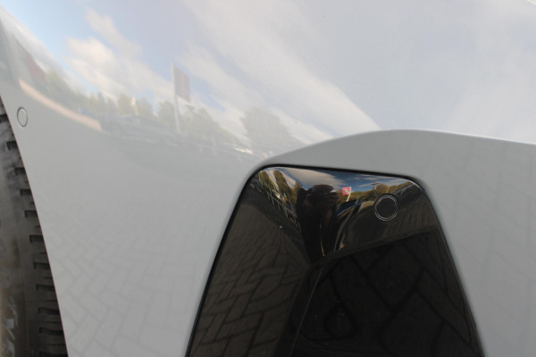 BMW 5 Serie Touring 520i M-SPORT | PANORAMA DAK | TREKHAAK ELEKTRISCH WEGKLAPBAAR | HARMAN KARDON AUDIO SYSTEM | SHADOW LINE PAKKET | ELEKTRISCH VERSTELBARE VOORSTOELEN MET GEHEUGENFUNCTIE | STOEL VENTILATIE VOOR | STOEL VERWARMING VOOR + ACHTER | 360° CAMERA | DRAADLOZE TELEFOONLADER | STAND VERWARMING | LEDEREN BEKLEDING "VEGANZA ZWART" | WARMTEWEREND GLAS | SPORT CHASSIS "M-TECHNIC" | INNOVATIE PAKKET: (HEAD UP DISPLAY/LIVE NAVIGATIE/INTERIEUR CAMERA/PARKEERSENSOREN VOOR+ACHTER/CONNECTED SERVICES) | DRAADLOZE APPLE CARPLAY/ANDROID AUTO | TRAVEL PAKKET (ELEKTRISCH BEDIENBARE ACH