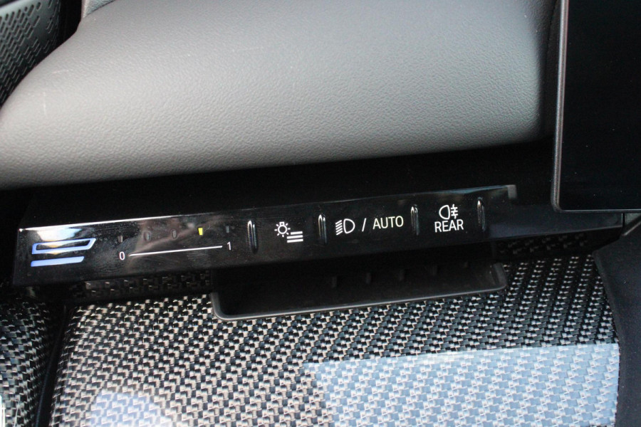 BMW 5 Serie Touring 520i M-SPORT | PANORAMA DAK | TREKHAAK ELEKTRISCH WEGKLAPBAAR | HARMAN KARDON AUDIO SYSTEM | SHADOW LINE PAKKET | ELEKTRISCH VERSTELBARE VOORSTOELEN MET GEHEUGENFUNCTIE | STOEL VENTILATIE VOOR | STOEL VERWARMING VOOR + ACHTER | 360° CAMERA | DRAADLOZE TELEFOONLADER | STAND VERWARMING | LEDEREN BEKLEDING "VEGANZA ZWART" | WARMTEWEREND GLAS | SPORT CHASSIS "M-TECHNIC" | INNOVATIE PAKKET: (HEAD UP DISPLAY/LIVE NAVIGATIE/INTERIEUR CAMERA/PARKEERSENSOREN VOOR+ACHTER/CONNECTED SERVICES) | DRAADLOZE APPLE CARPLAY/ANDROID AUTO | TRAVEL PAKKET (ELEKTRISCH BEDIENBARE ACH