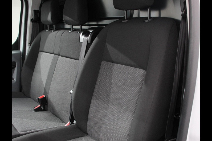 Opel Vivaro 2.0 CDTI L2H1 Edition 3-zits Automaat  Navigatie Airco Bluetooth Trekhaak Parkeer sensoren