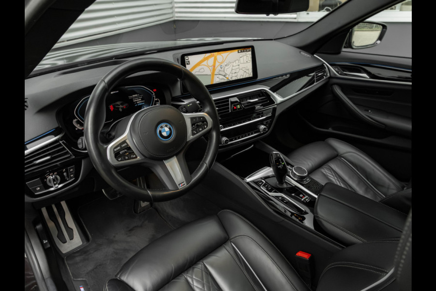 BMW 5 Serie 530e M-Sport - Individual ''Crystal Casserit Black'' - Dak - Head-Up