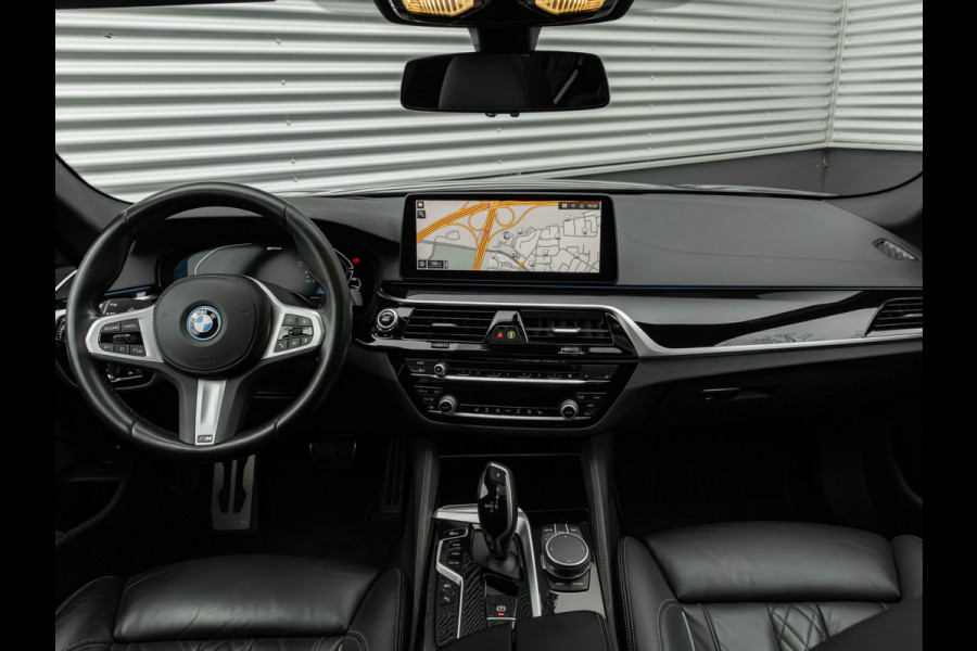 BMW 5 Serie 530e M-Sport - Individual ''Crystal Casserit Black'' - Dak - Head-Up