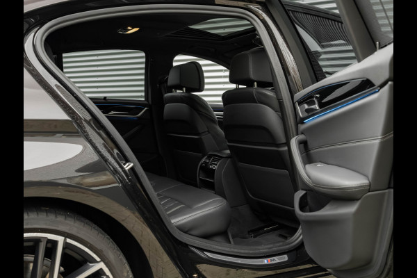BMW 5 Serie 530e M-Sport - Individual ''Crystal Casserit Black'' - Dak - Head-Up