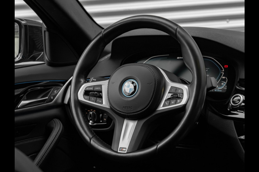 BMW 5 Serie 530e M-Sport - Individual ''Crystal Casserit Black'' - Dak - Head-Up