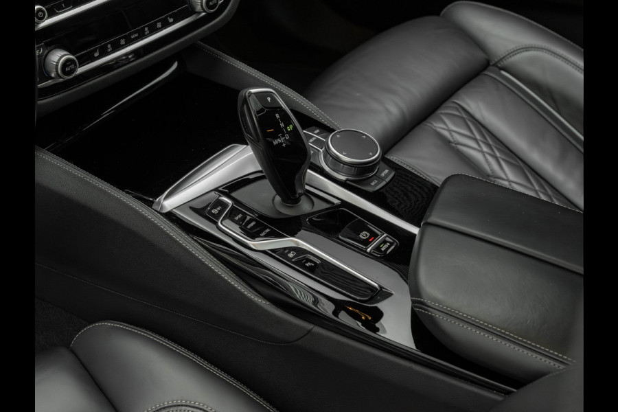 BMW 5 Serie 530e M-Sport - Individual ''Crystal Casserit Black'' - Dak - Head-Up