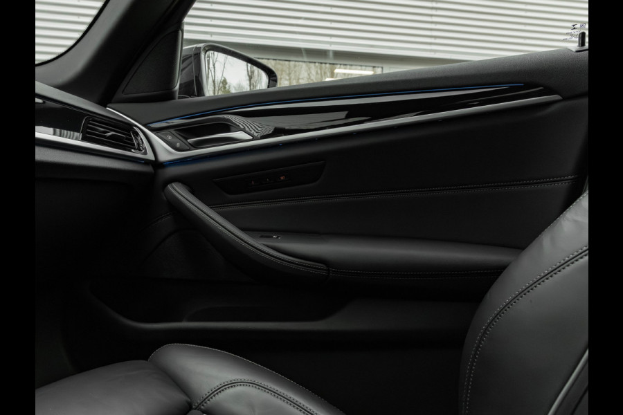 BMW 5 Serie 530e M-Sport - Individual ''Crystal Casserit Black'' - Dak - Head-Up