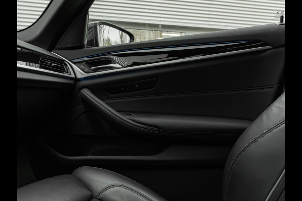 BMW 5 Serie 530e M-Sport - Individual ''Crystal Casserit Black'' - Dak - Head-Up