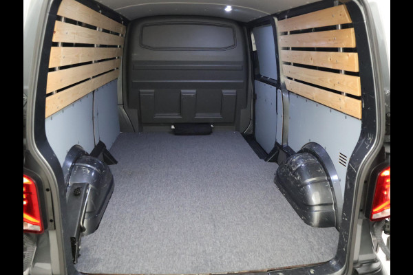 Volkswagen Transporter 2.0 TDI L2H1 + LEDER | TREKHAAK | CAMERA | APPLE CARPLAY | L.M. VELGEN