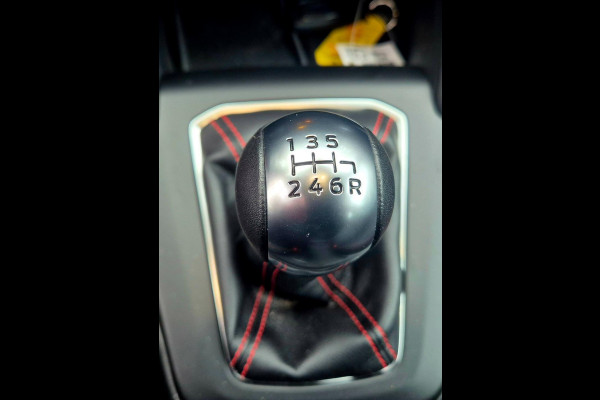 Ford Focus 1.0 EcoBoost Hybrid ST Line . Camera . Navigatie