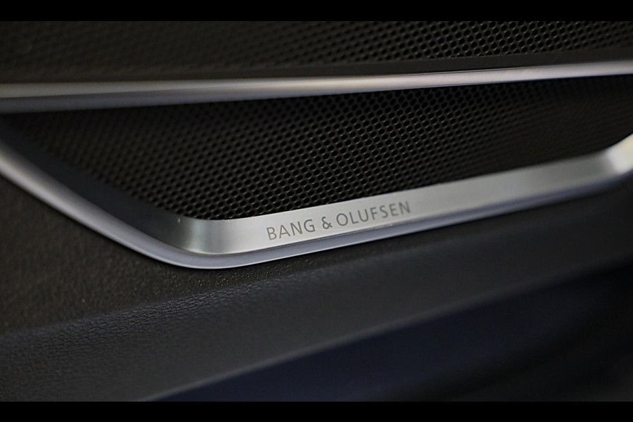 Audi Q3 45 TFSI e S Line / AUT / Memory / 360 Camera / Acc / Lane Assist / Dode Hoek / Ledere Zetels / Pano / Sfeer / Matrix / 21