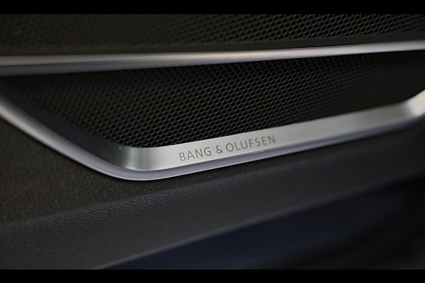 Audi Q3 45 TFSI e S Line / AUT / Memory / 360 Camera / Acc / Lane Assist / Dode Hoek / Ledere Zetels / Pano / Sfeer / Matrix / 21