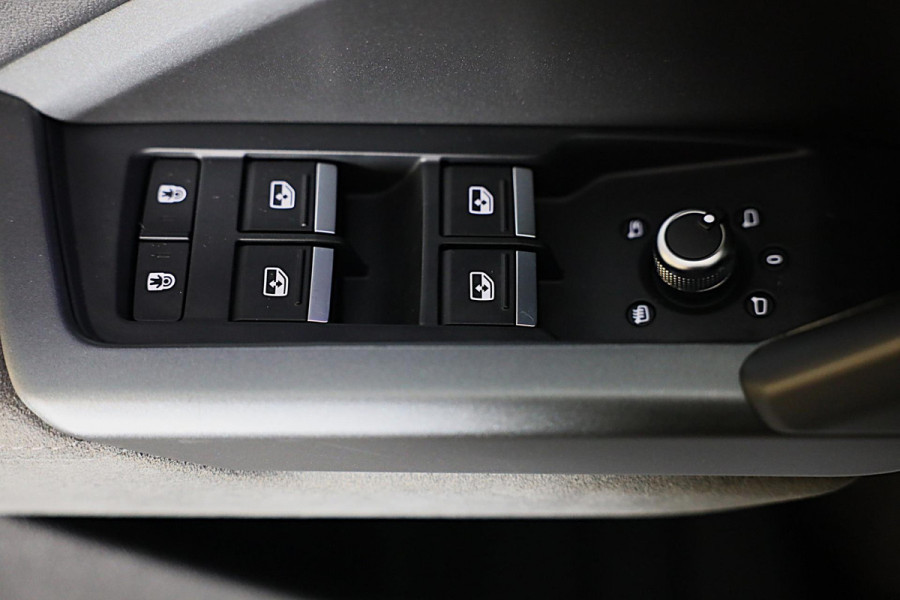 Audi Q3 45 TFSI e S Line / AUT / Memory / 360 Camera / Acc / Lane Assist / Dode Hoek / Ledere Zetels / Pano / Sfeer / Matrix / 21