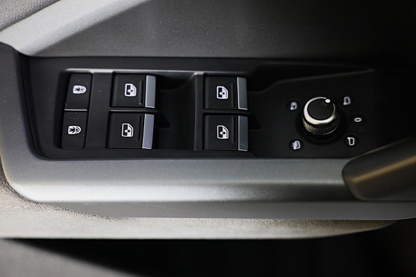 Audi Q3 45 TFSI e S Line / AUT / Memory / 360 Camera / Acc / Lane Assist / Dode Hoek / Ledere Zetels / Pano / Sfeer / Matrix / 21