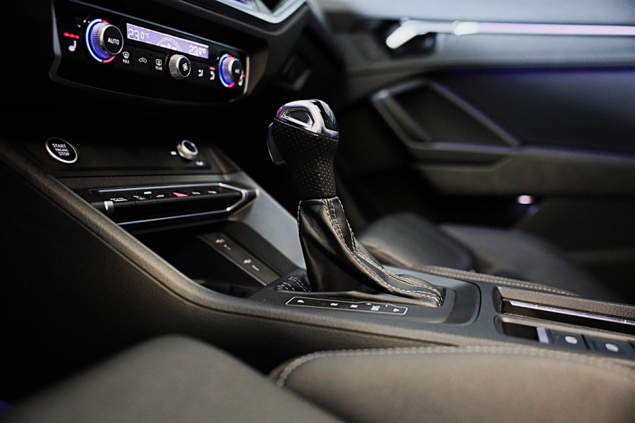 Audi Q3 45 TFSI e S Line / AUT / Memory / 360 Camera / Acc / Lane Assist / Dode Hoek / Ledere Zetels / Pano / Sfeer / Matrix / 21