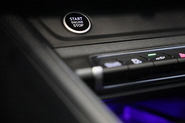 Audi Q3 45 TFSI e S Line / AUT / Memory / 360 Camera / Acc / Lane Assist / Dode Hoek / Ledere Zetels / Pano / Sfeer / Matrix / 21