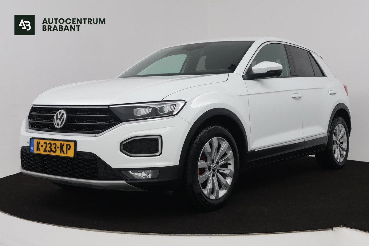 Volkswagen T-Roc 1.5 TSI Sport Automaat (NAVI, TREKHAAK, STOELVERWARMING, CAMERA, LED)