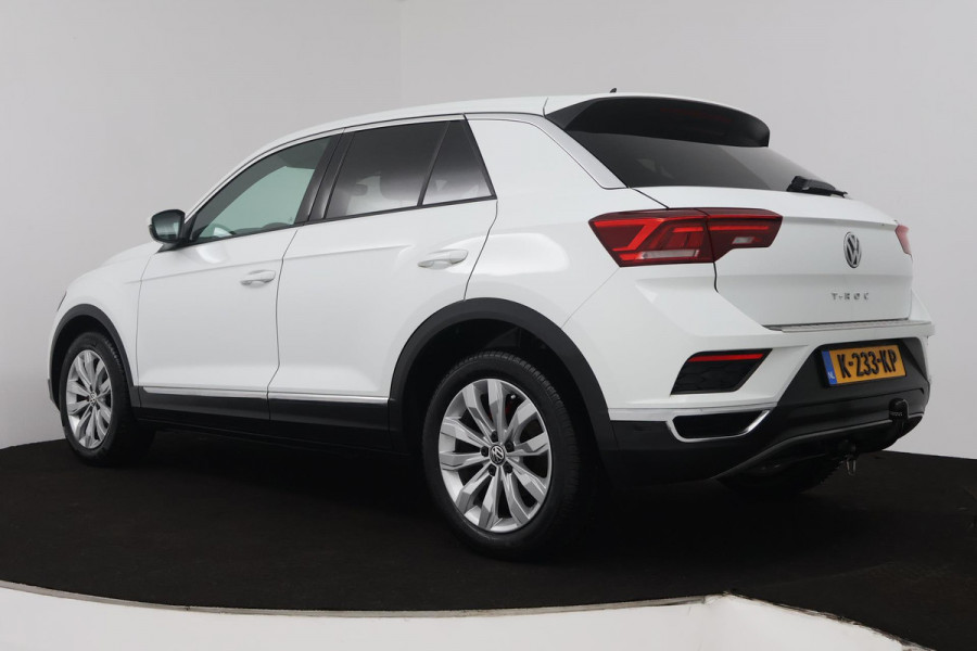 Volkswagen T-Roc 1.5 TSI Sport Automaat (NAVI, TREKHAAK, STOELVERWARMING, CAMERA, LED)