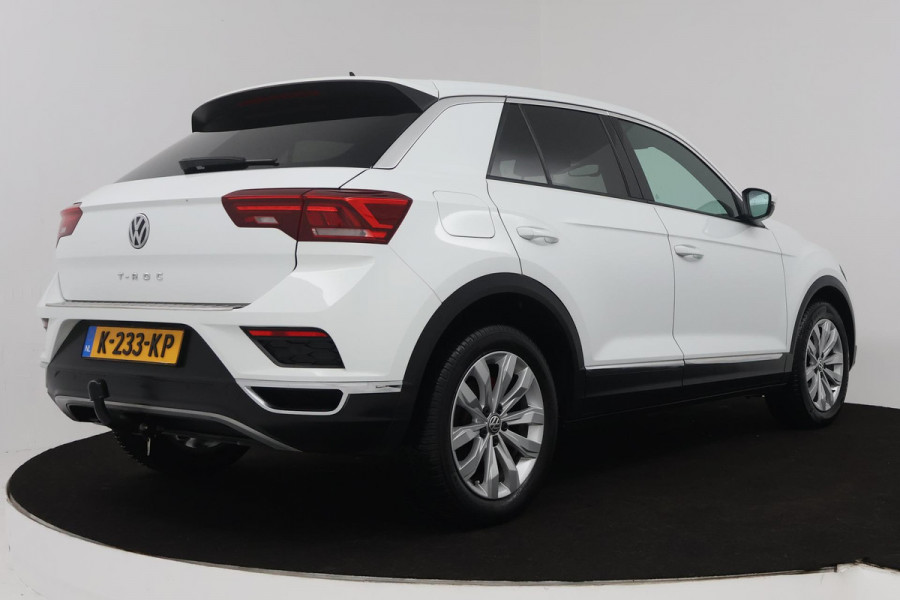 Volkswagen T-Roc 1.5 TSI Sport Automaat (NAVI, TREKHAAK, STOELVERWARMING, CAMERA, LED)