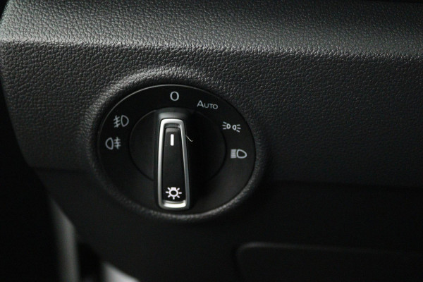 Volkswagen T-Roc 1.5 TSI Sport Automaat (NAVI, TREKHAAK, STOELVERWARMING, CAMERA, LED)