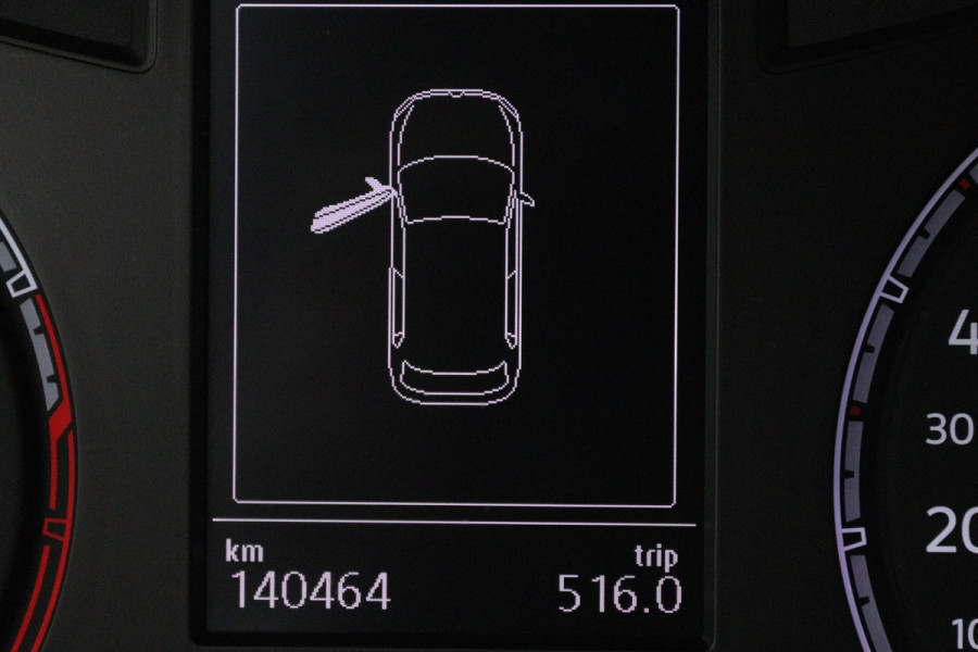 Volkswagen T-Roc 1.5 TSI Sport Automaat (NAVI, TREKHAAK, STOELVERWARMING, CAMERA, LED)