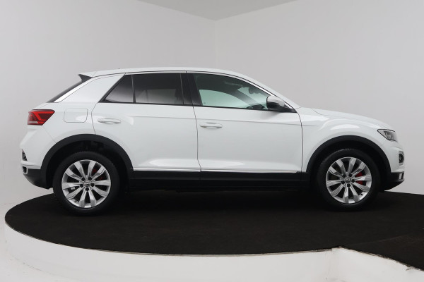Volkswagen T-Roc 1.5 TSI Sport Automaat (NAVI, TREKHAAK, STOELVERWARMING, CAMERA, LED)