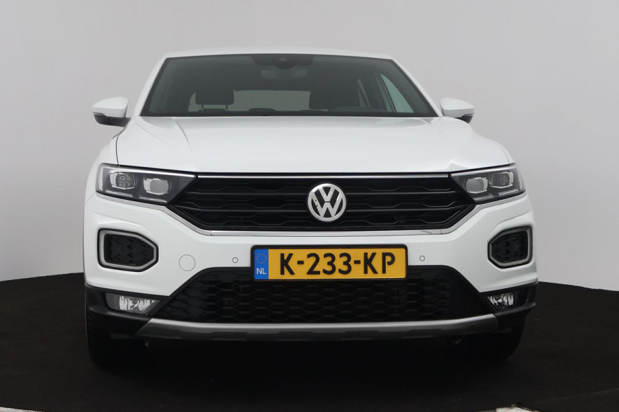 Volkswagen T-Roc 1.5 TSI Sport Automaat (NAVI, TREKHAAK, STOELVERWARMING, CAMERA, LED)